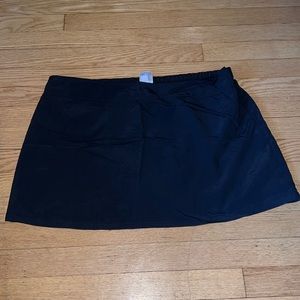Lands End black swim skirt
